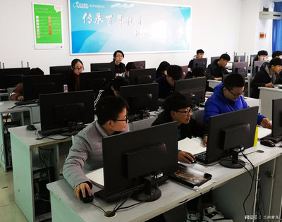 計算機專業畢業生為何選擇再入培訓機構深造？——解析技術研究領域的現實路徑
